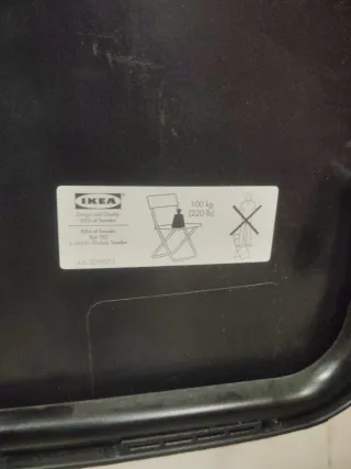 Sillas plegable negra Ikea .