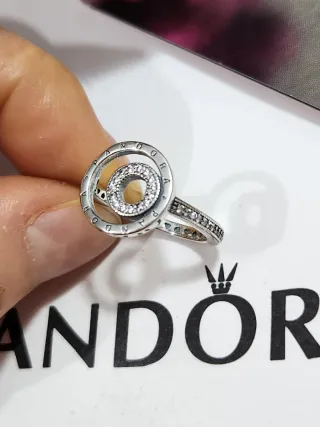 Anillo Pandora Signature Pavé Círculos T52