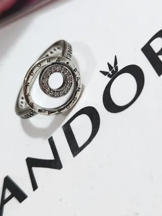 Anillo Pandora Signature Pavé Círculos T52