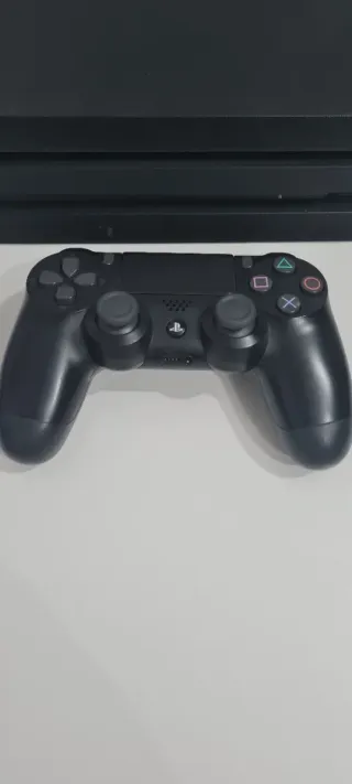 PS4 Pro Negra + 3 Juegos