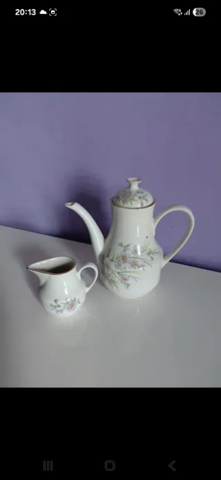 Teiera e lattiera vintage in porcellana