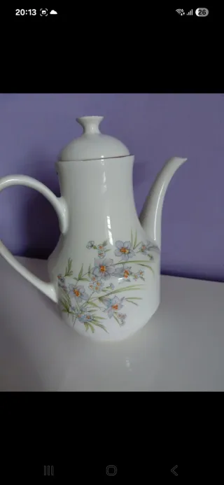 Teiera e lattiera vintage in porcellana