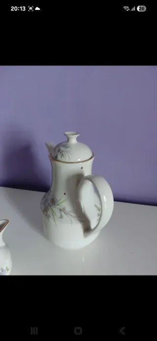 Teiera e lattiera vintage in porcellana