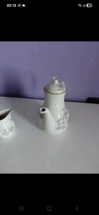 Teiera e lattiera vintage in porcellana