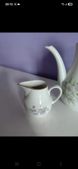 Teiera e lattiera vintage in porcellana