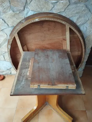 Mesa redonda de madera