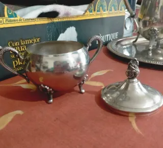 Conjunto café plateado