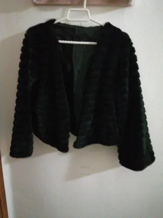 Xaketa roja vestidora