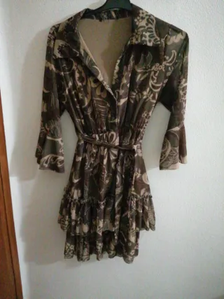 Xaketa roja vestidora