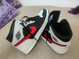 Air Jordan 1 Mid Nike Negro Rojo Blanco