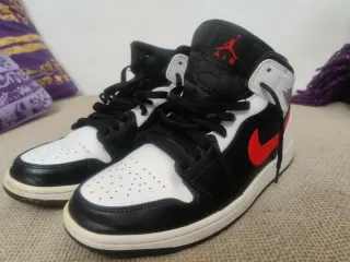 Air Jordan 1 Mid Nike Negro Rojo Blanco