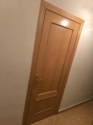 Puerta de madera para casa o chalet