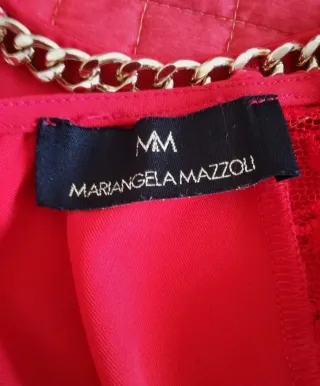 Vestito rosso con pizzo e catenina
