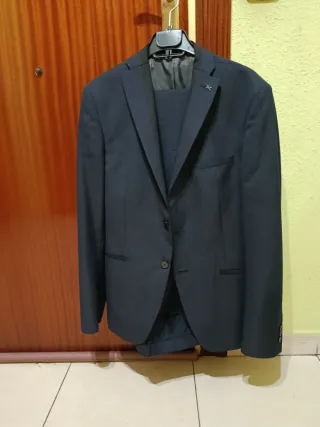 Traje de hombre azul