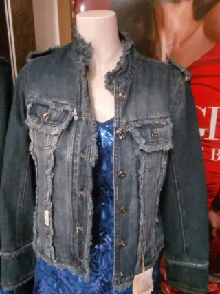 Chaqueta tejana desgastada