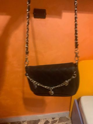 Borsetta Carpisa nera con cuoricini