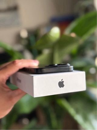 iPhone 15 Pro - 90% Bateria