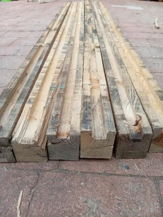 Vigas, listones, palos, postes, de madera