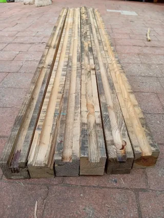 Vigas, listones, palos, postes, de madera