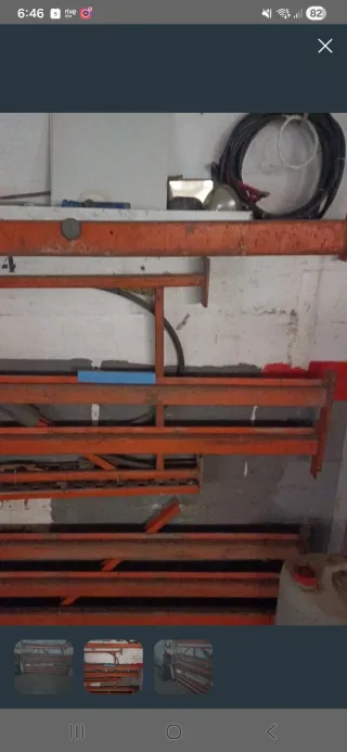 Estantería de carga metálica naranja