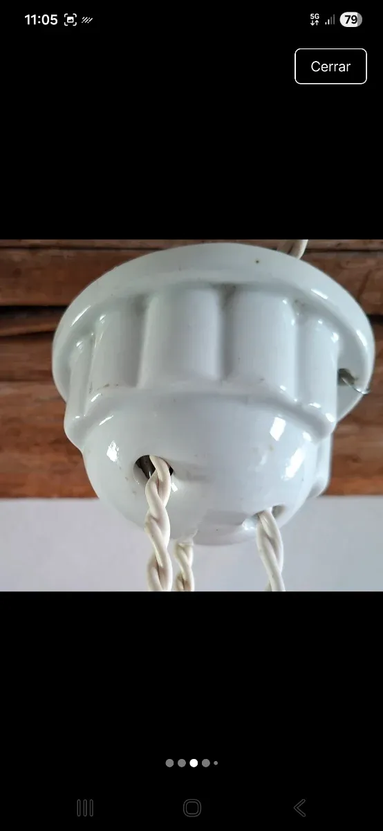 Lámpara sube y baja de porcelana y opalina.