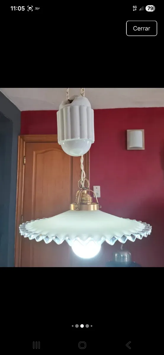 Lámpara sube y baja de porcelana y opalina.