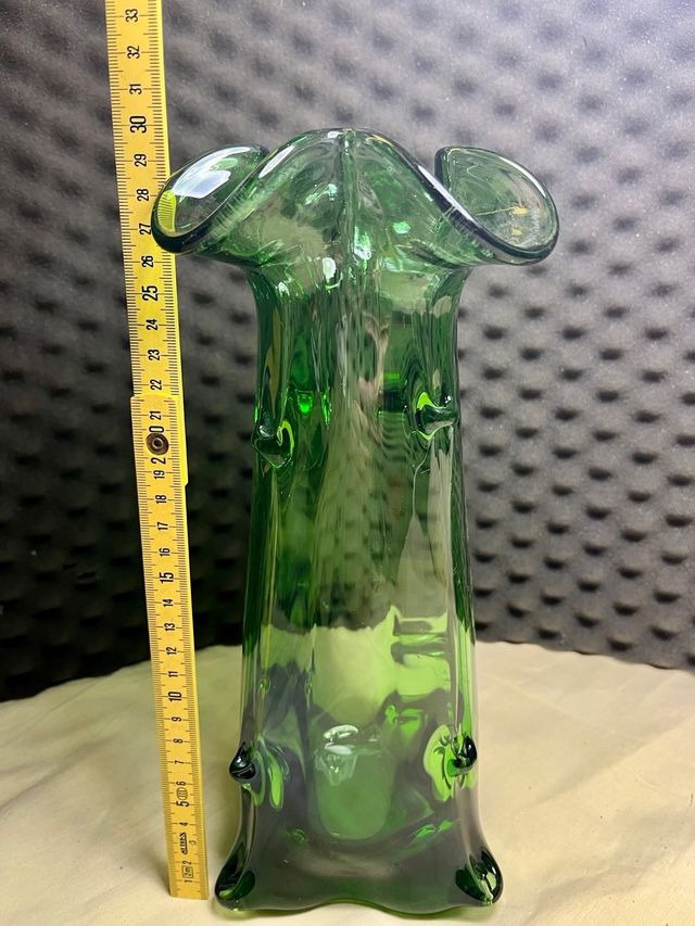 Jarrón de cristal verde