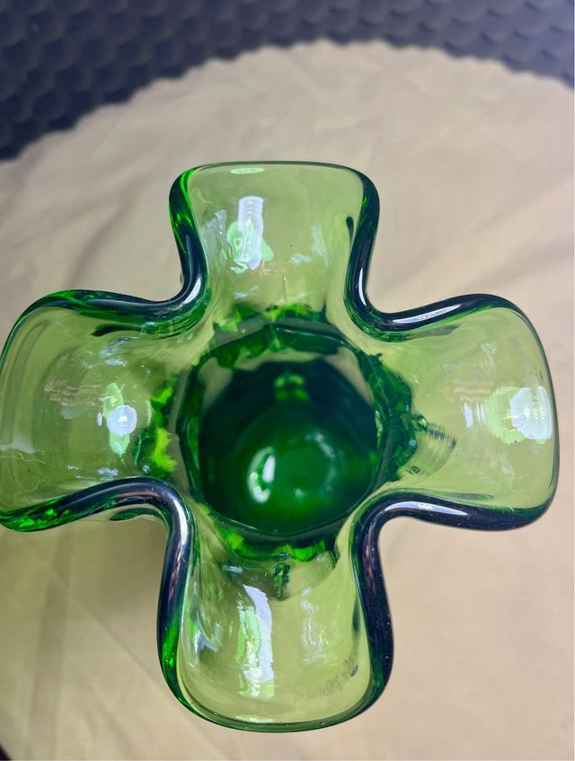 Jarrón de cristal verde