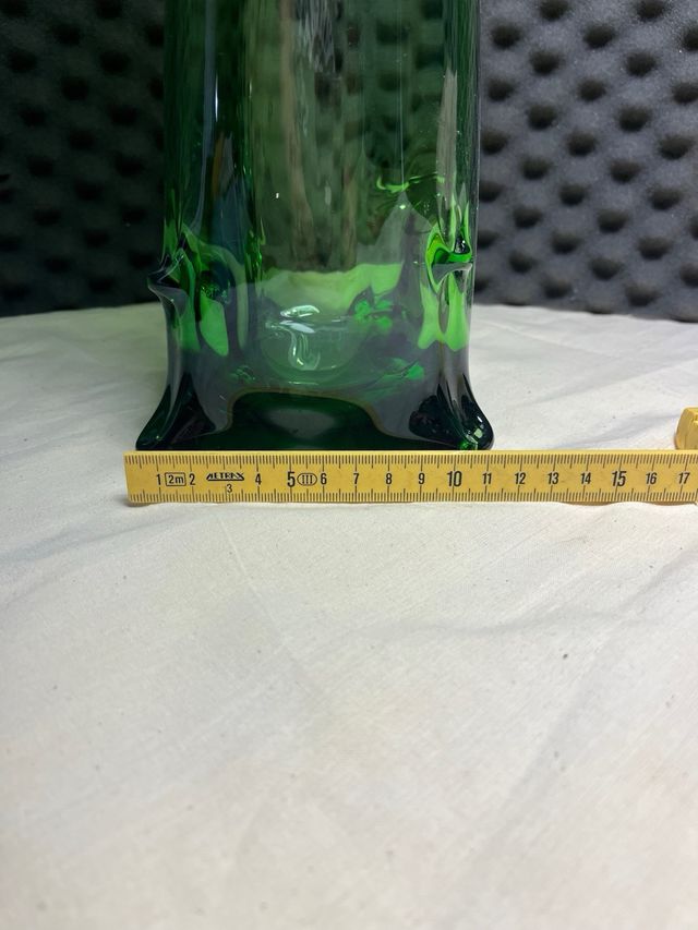 Jarrón de cristal verde