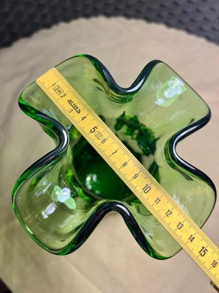 Jarrón de cristal verde