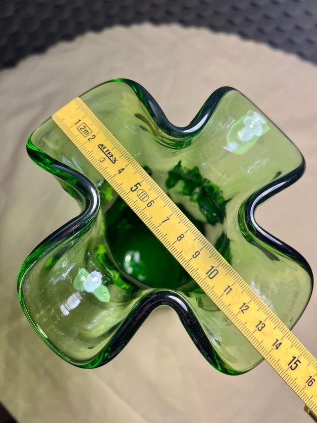 Jarrón de cristal verde