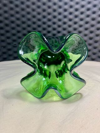 Jarrón de cristal verde