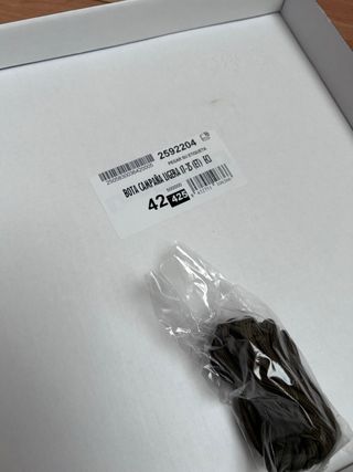 Botas de montaña marrones y verdes