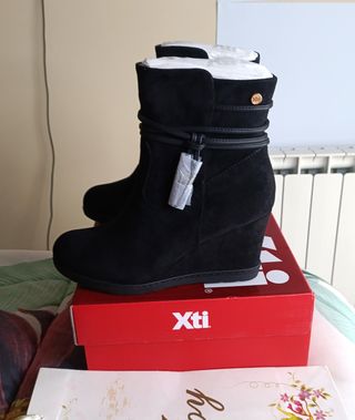 Botines de cuña negros T.39