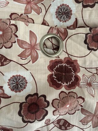 Cortinas beige con estampado floral