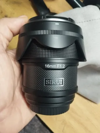 Objetivo Sirui 16mm f/1.2 Sony E
