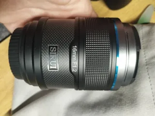 Objetivo Sirui 16mm f/1.2 Sony E
