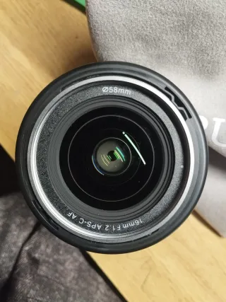 Objetivo Sirui 16mm f/1.2 Sony E