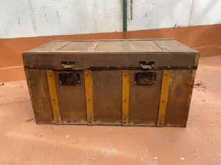 Baúl vintage madera y metal