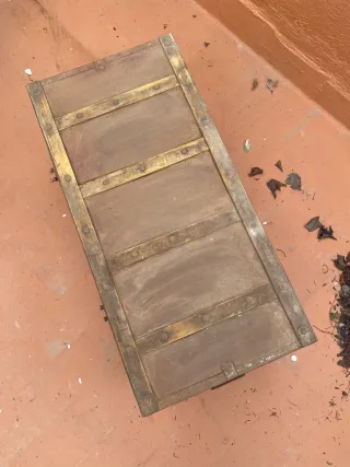 Baúl vintage madera y metal