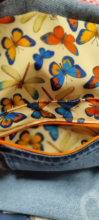 Mochila artesanal con mariposas