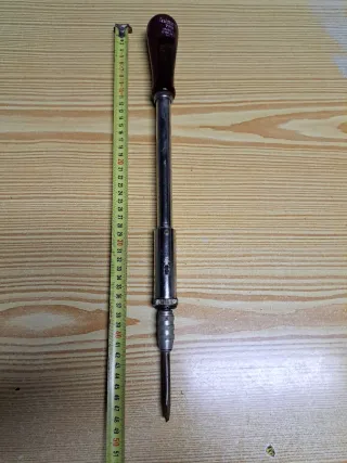 Atornillador manual vintage