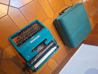 Máquina de escribir Olivetti Studio 45