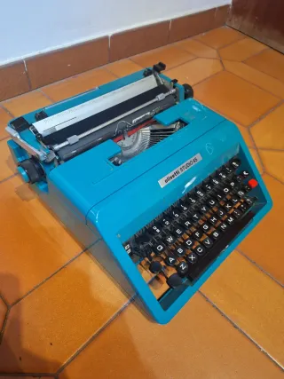 Máquina de escribir Olivetti Studio 45