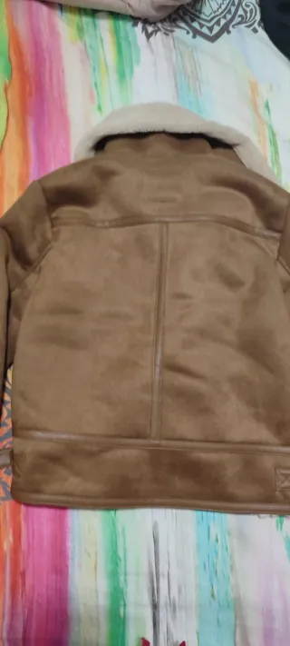 Chamarra de gamuza con borrego