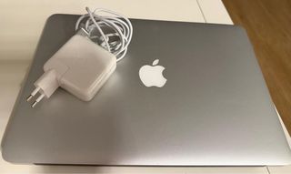 MacBook Air 13 Plata practicamente nuevo!!