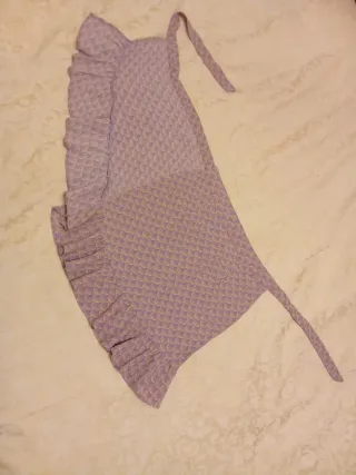 Falda morada con volantes