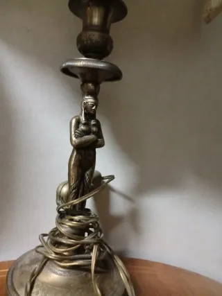 Coppia Lampade Vintage con Figure dal piedistallo