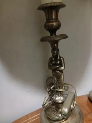 Coppia Lampade Vintage con Figure dal piedistallo