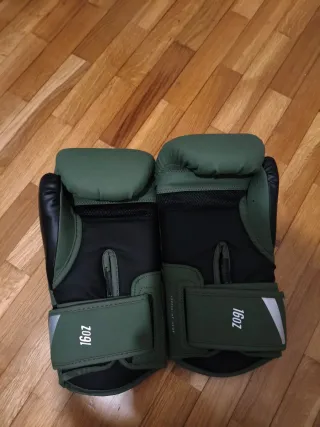 Guantes Boxeo 16oz Venum Challenger 4.0 + Cintas.